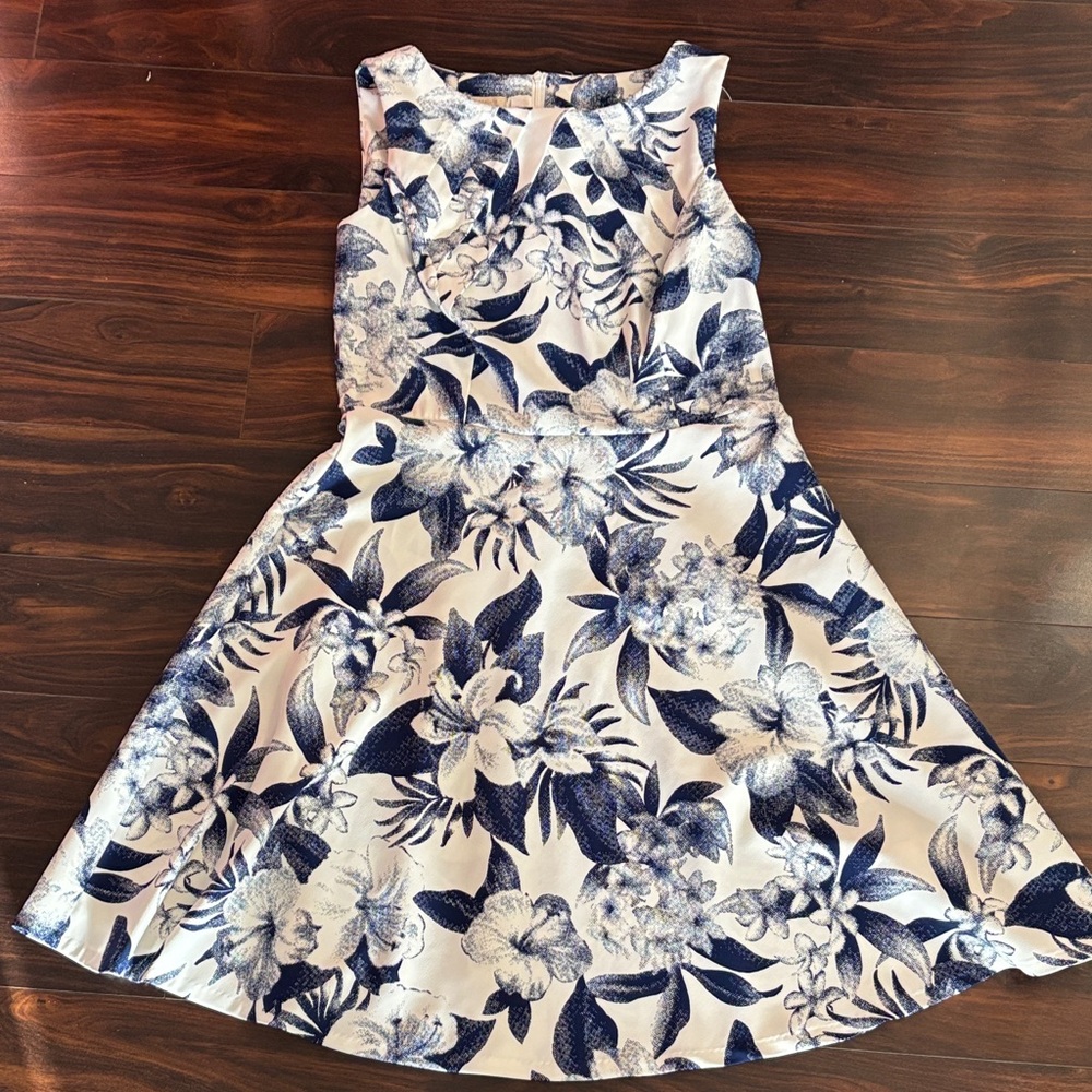 Signature Navy and White Floral Patterned Dress (12)